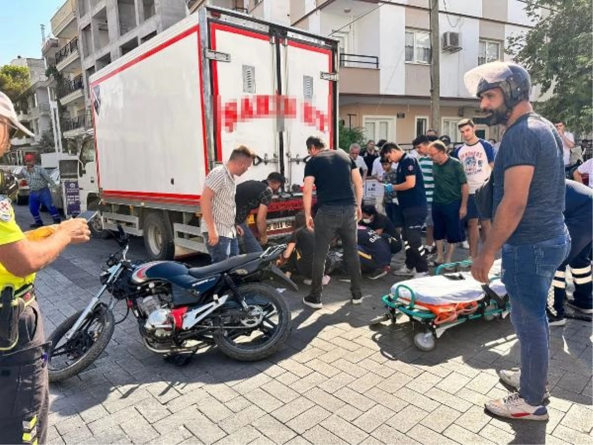 Turgutlu\'da motosikletler çarpıştı: 2 yaralı