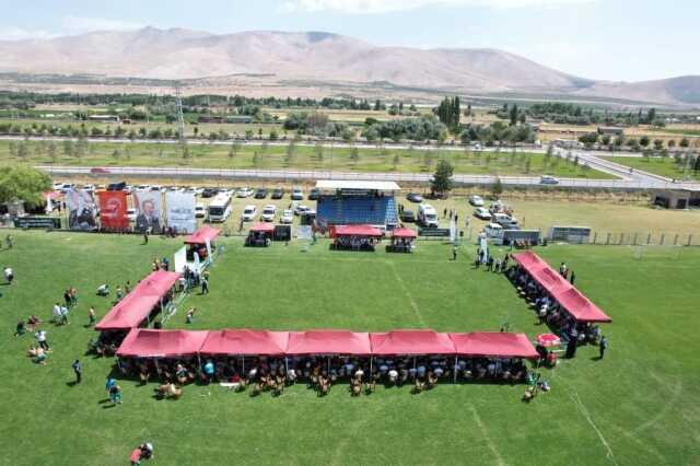 Niğde'de güreş şenliği yaşandı