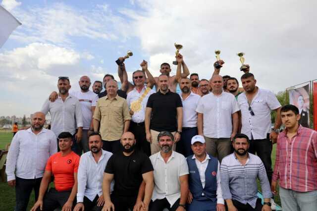 Niğde'de güreş şenliği yaşandı