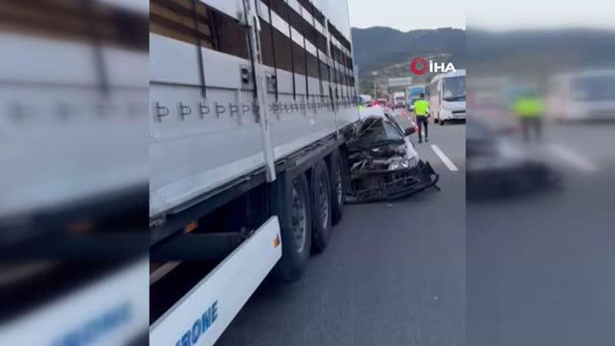 Gerede\'de Tırın Dorsesine Saplanan Otomobilde 5 Kişi Yaralandı