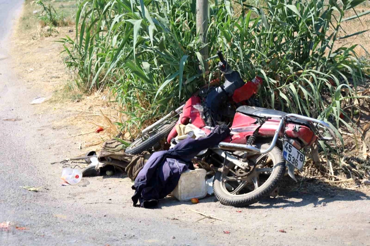 Manisa\'da motosiklet ile otomobil çarpışması: 70 yaşındaki sürücü hayatını kaybetti