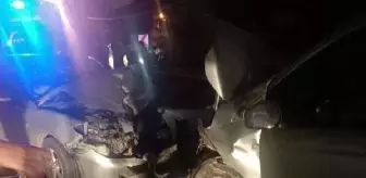 Arifiye'de otomobil ile hafif ticari araç çarpıştı: 5 yaralı