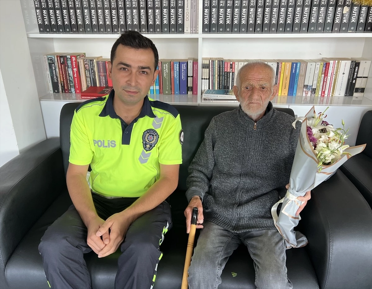 Polis, mahsur kalan yaşlı adamı kurtardı