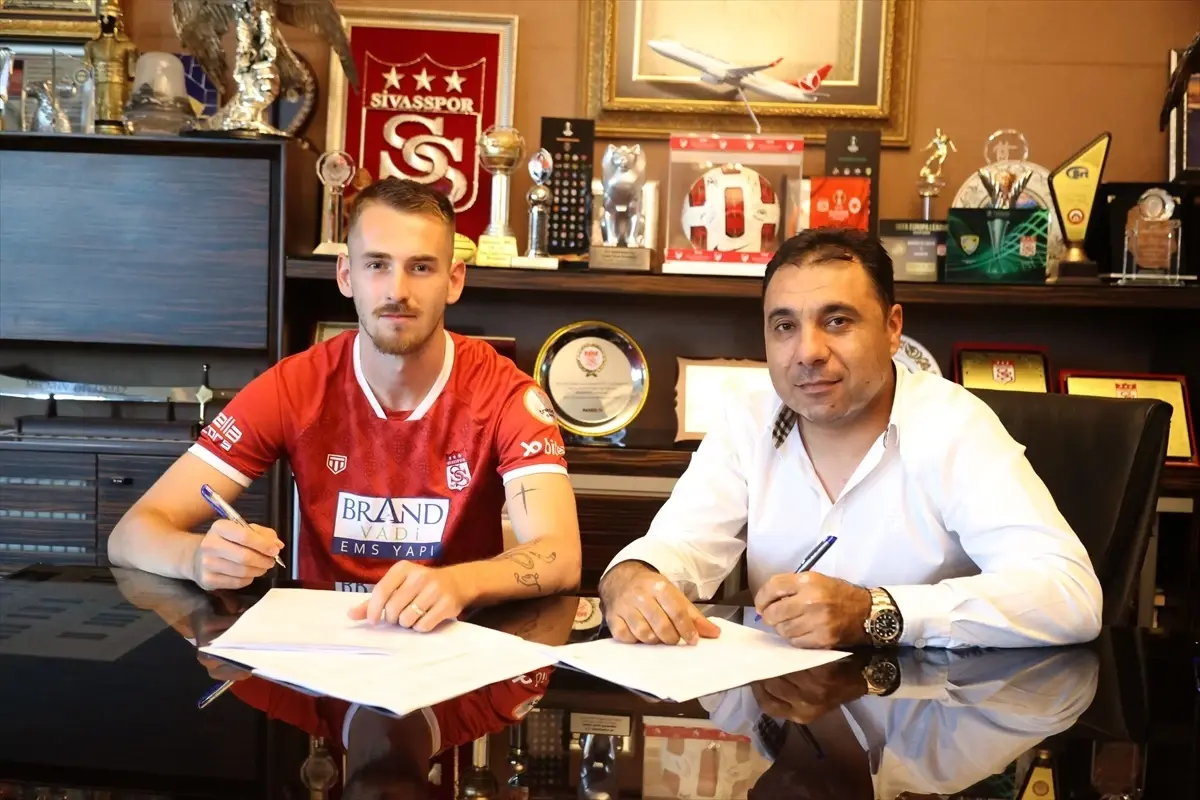 Sivasspor, Roman Kvet'i kiraladı