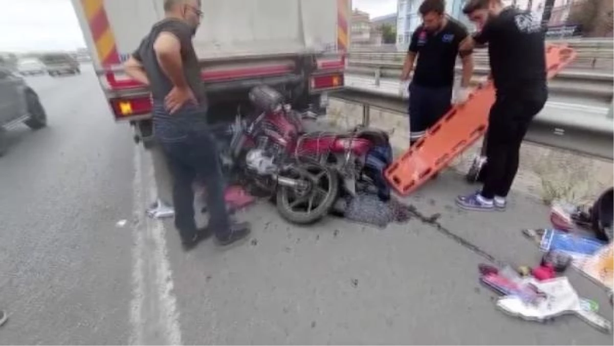 Sultanbeyli\'de motosikletli kurye kaza sonucu hayatını kaybetti