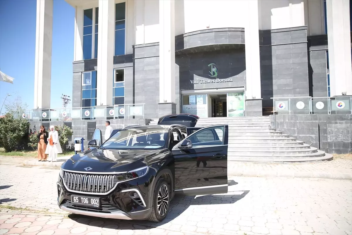 Van Ticaret Borsası'nda Togg makam aracı olarak kullanılmaya başlandı