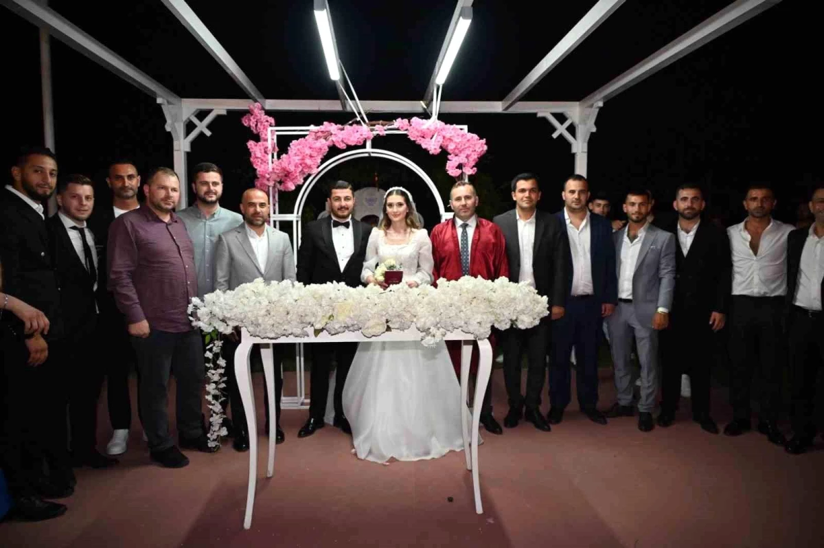 Yalova Belediyesi Kır Düğün Alanı\'nda İlk Nikah Gerçekleştirildi