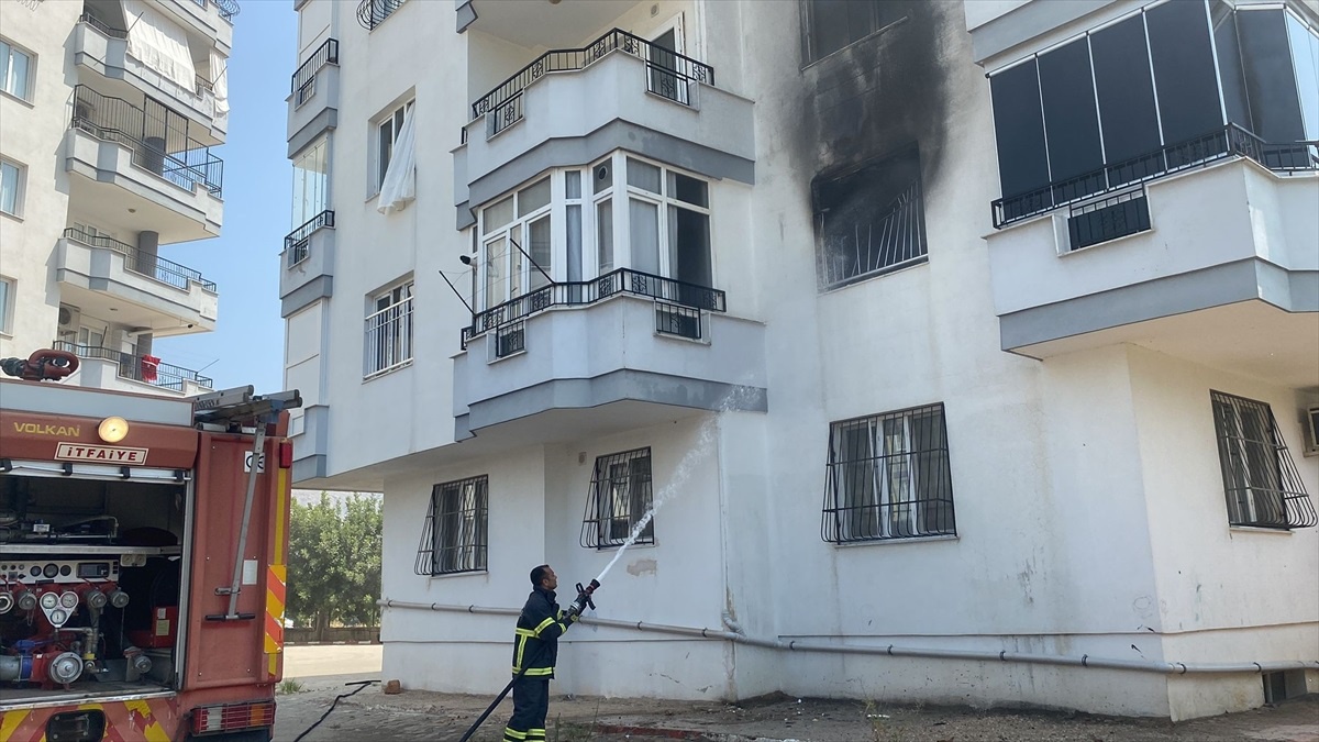 Kozan\'da bir apartman dairesinde çıkan yangın söndürüldü
