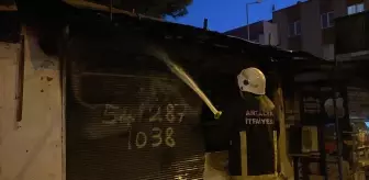 Kepez'te Hırdavatçı Dükkanında Çıkan Yangın İki İş Yerini de Kullanılamaz Hale Getirdi