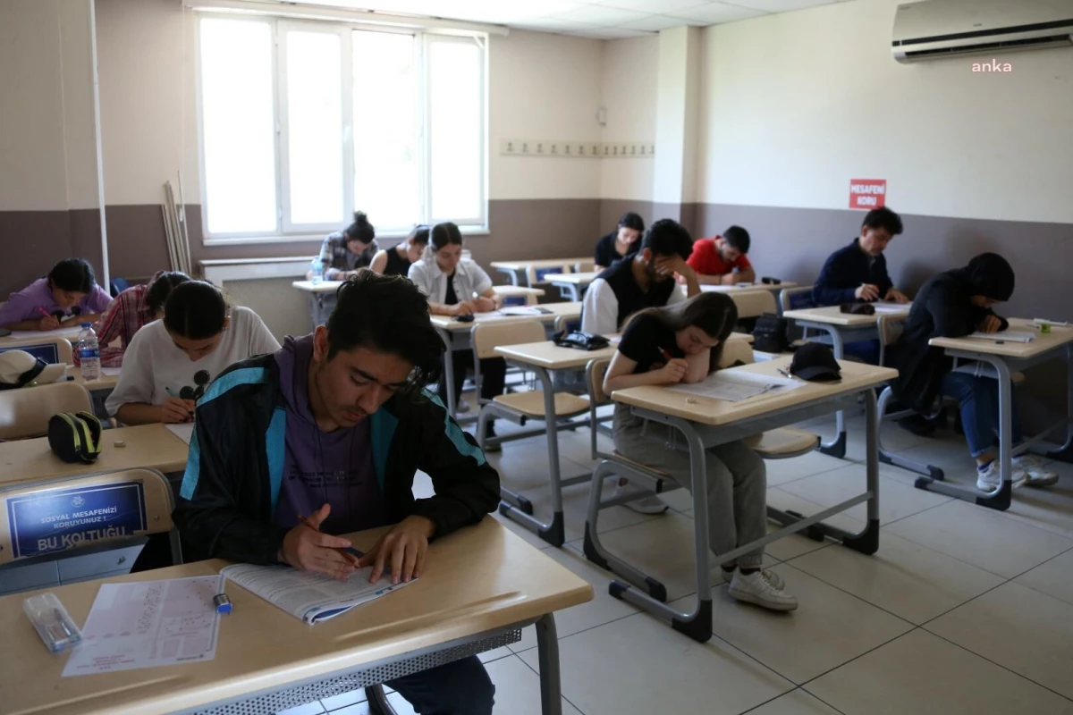 Aydın Büyükşehir Belediyesi YKS\'ye Hazırlanan Gençlere Ücretsiz Eğitim Desteği Sunuyor
