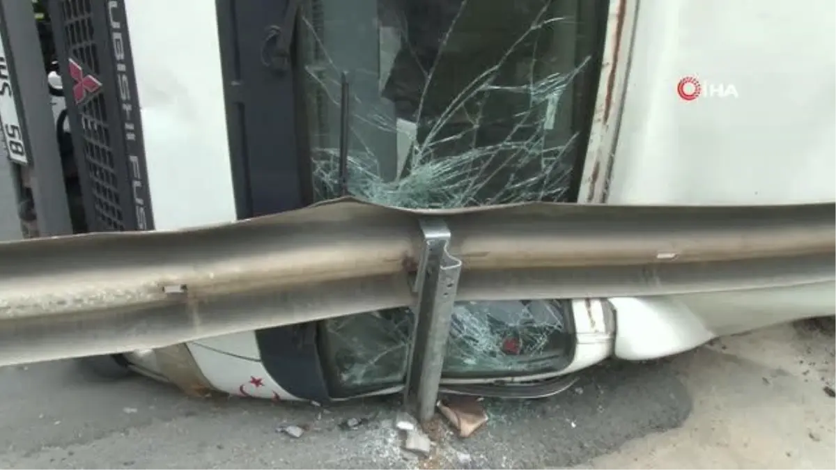 Bahçelievler\'de kamyonet yan yattı, sürücü kaçtı