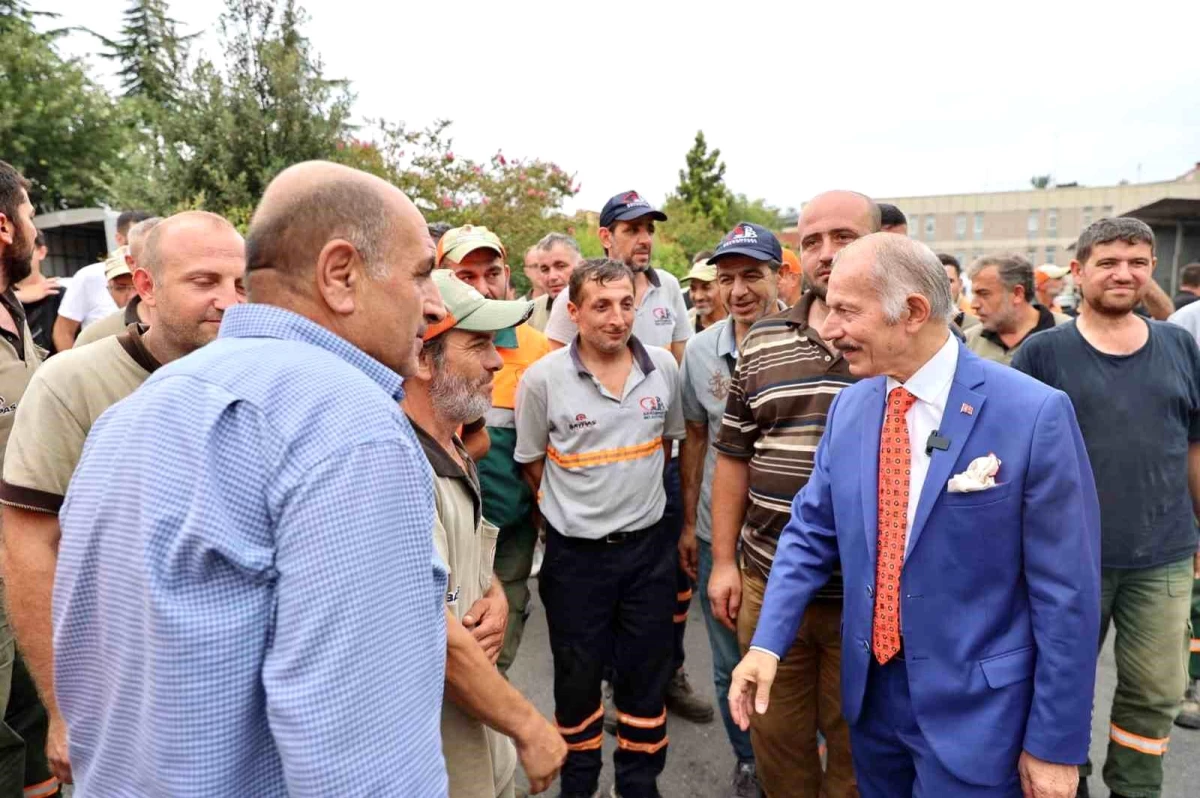 Bayrampaşa Belediye Başkanı Atila Aydıner, İşçilerle Buluştu