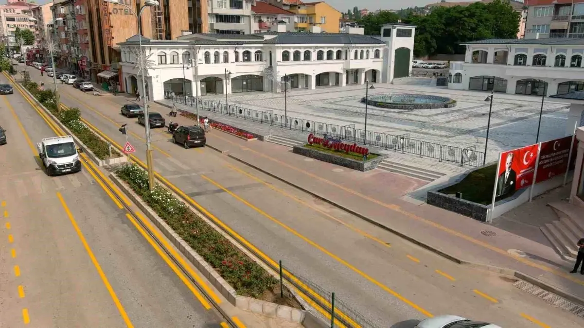 Bozüyük Belediyesi, Raylı Sistem Nostaljik Tramvay Projesi Kapsamında Yol Çizgilerini Yeniledi