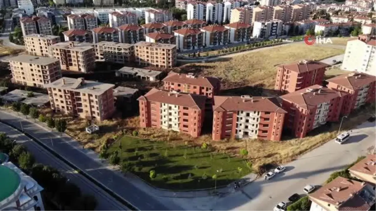 Eskişehir\'deki Atıl Binalar Mahalleliyi Tedirgin Ediyor