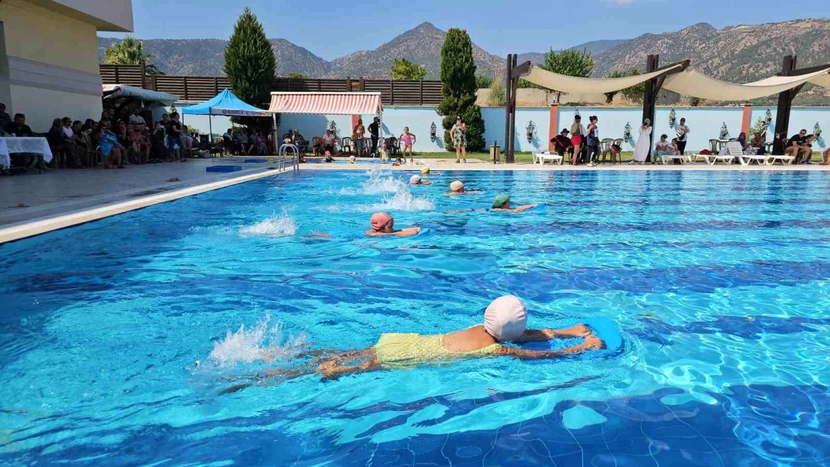 Aydın Buharkent\'te Yarı Olimpik Yüzme Havuzu Hizmete Açıldı
