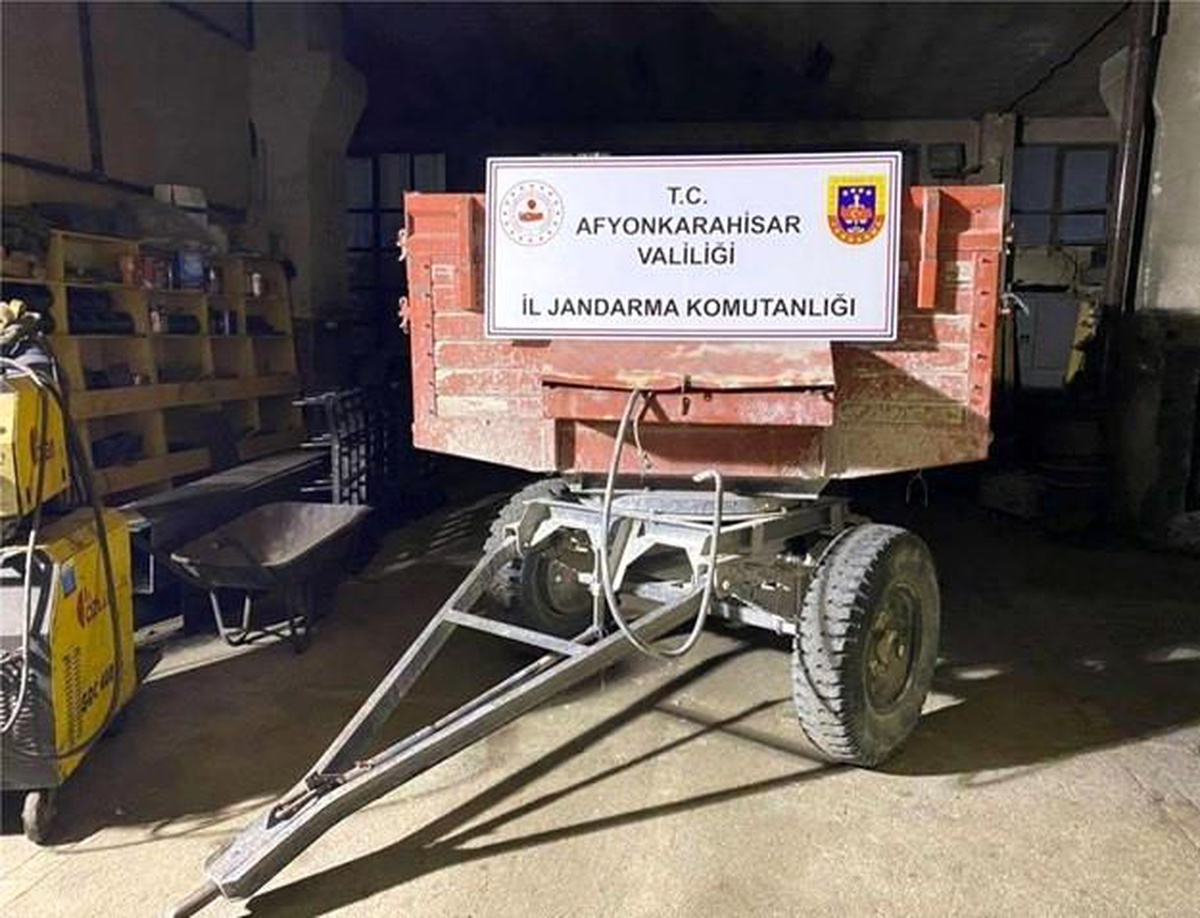 Afyonkarahisar\'da Çalınan Römorku Onarım İçin Sanayi Sitesinde Yakalanan Şahıs