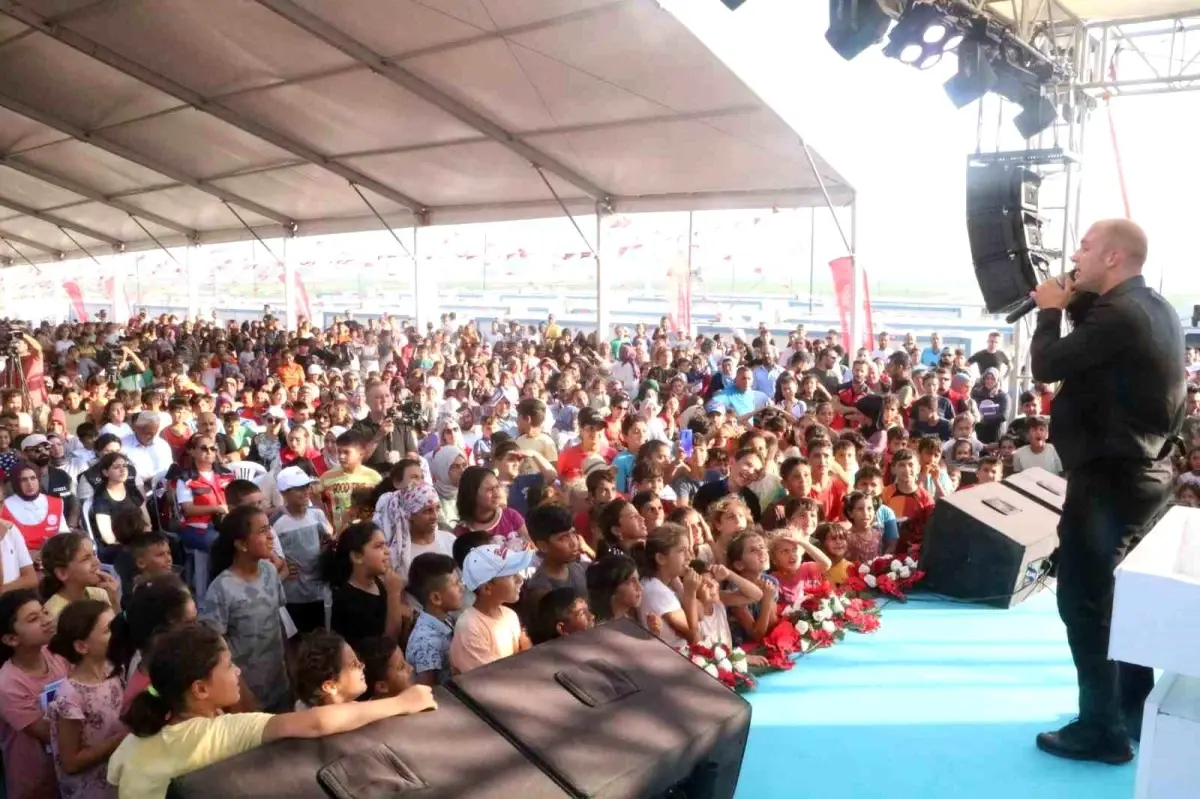 Depremzede çocuklar, "Kalp Kalbe Programı" açılışında doyasıya eğlendi