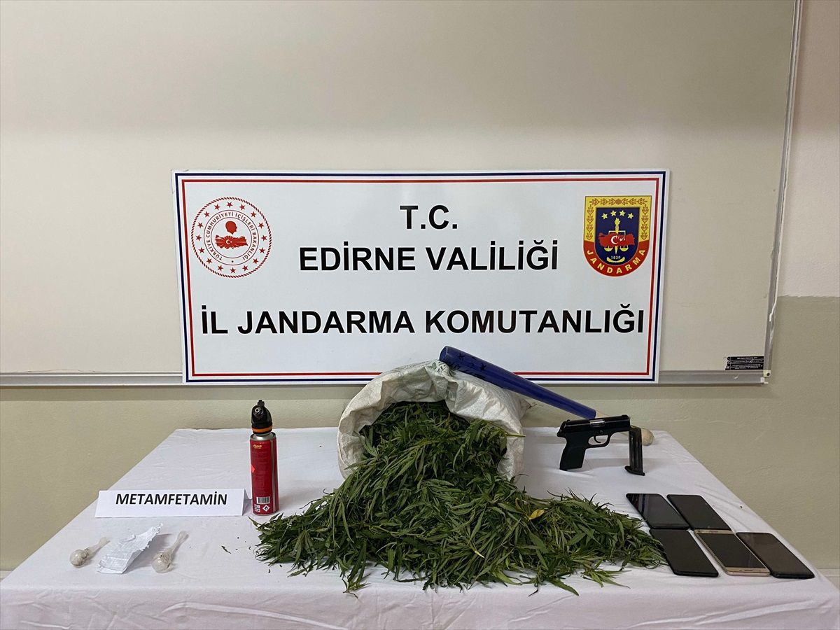 Edirne\'de 4 Kilogram 700 Gram Esrar Ele Geçirildi