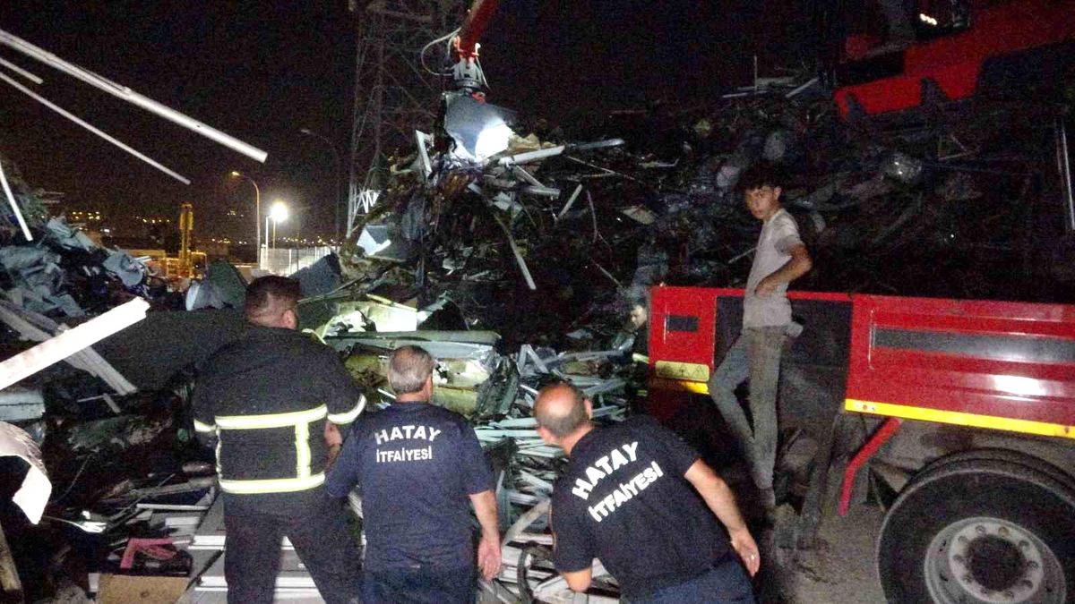 Antakya\'da Geri Dönüşüm Tesisi Yangını Söndürüldü