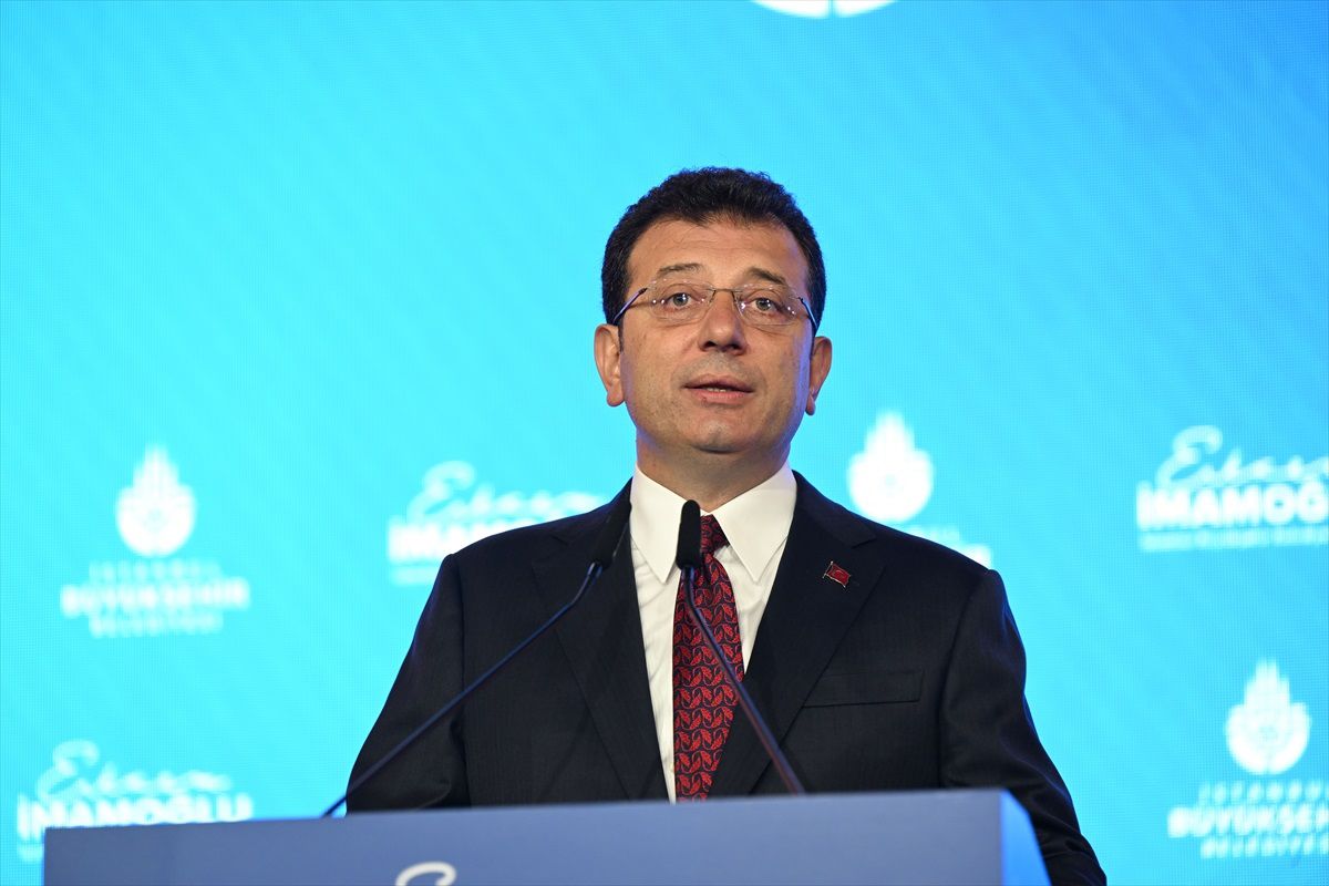 İstanbul Büyükşehir Belediye Başkanı Ekrem İmamoğlu, yerel seçimlerde İstanbul Büyükşehir Belediye Başkanlığına aday olacağını açıkladı.