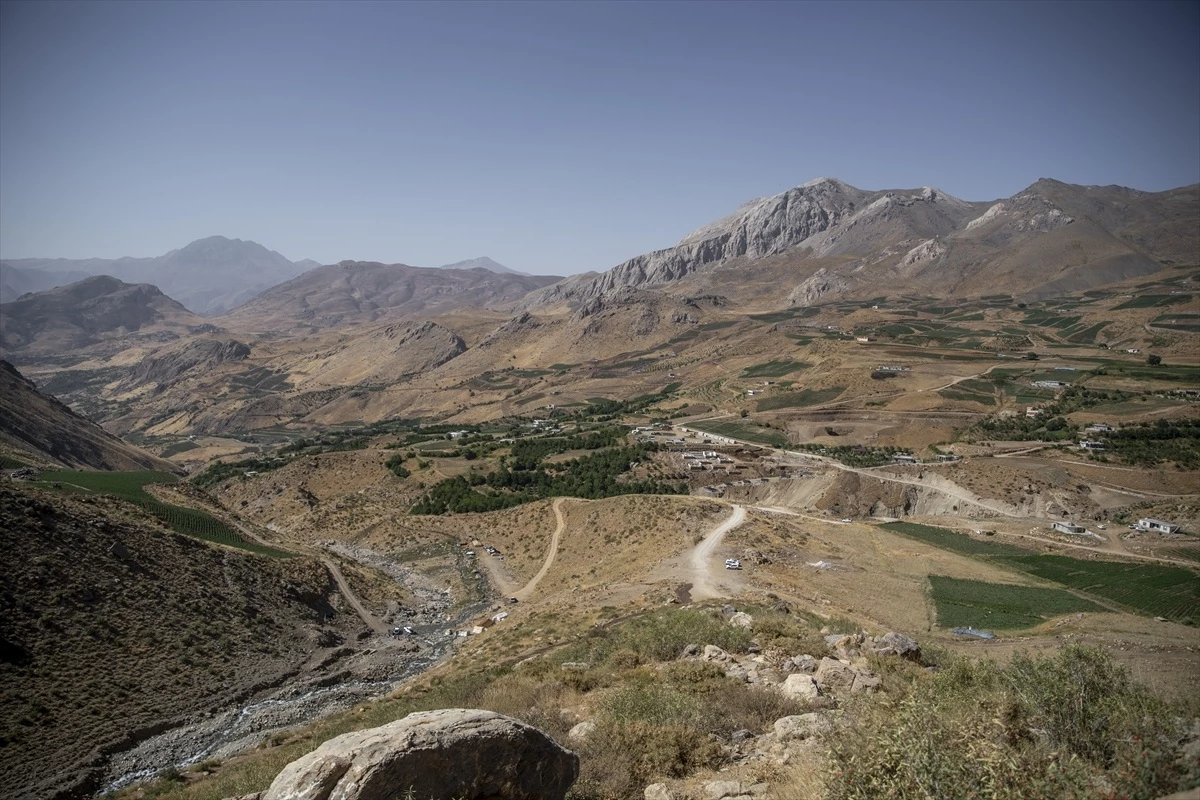 Irak\'ın kuzeyindeki Pirje Dağı, sıcaklardan bunalanlara serinlik sağlıyor