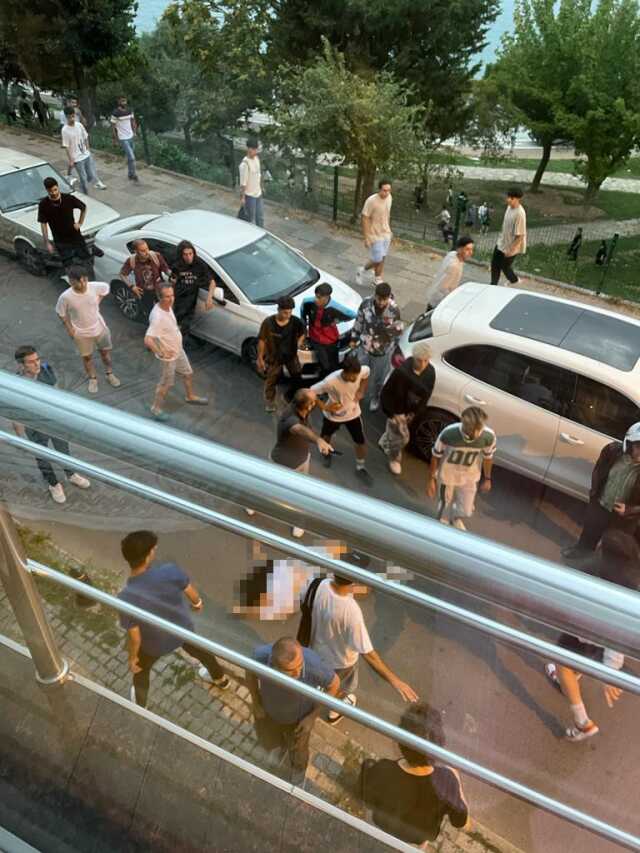 Kadıköy'de Tartışma Sonucu Kadın Pencereden Atılarak Öldürüldü Kadıköy'de Tartışma Sonucu Kadın Pencereden Atılarak Öldürüldü
