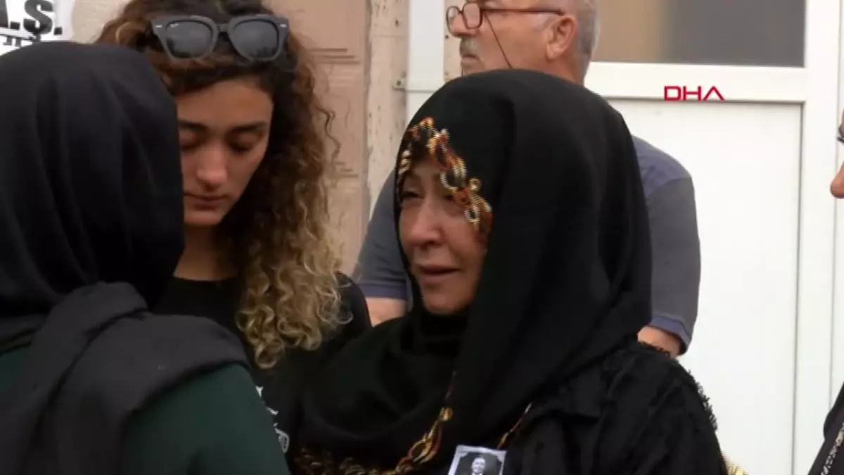 İYİ Parti Kocaeli Eski İl Başkanı Şanbaz Yıldız\'ın Cenaze Törenine Meral Akşener Katıldı