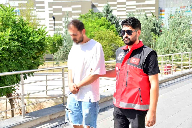 Ankara Kocatepe Camii'nde yapılan çekimle ilgili 2 kişi, adli kontrol şartıyla serbest bırakıldı Ankara Kocatepe Camii'nde yapılan çekimle ilgili 2 kişi, adli kontrol şartıyla serbest bırakıldı