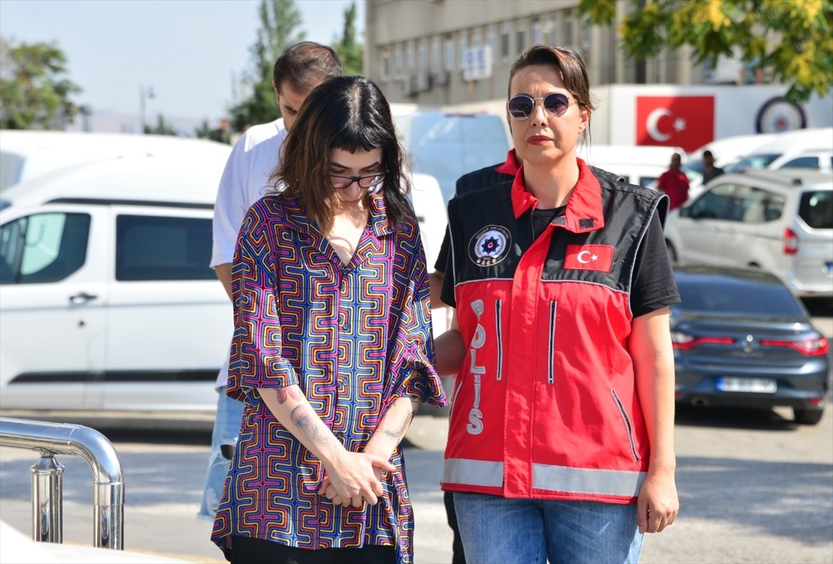 Kocatepe Camisi\'nde çekim yapan şüpheliler gözaltına alındı