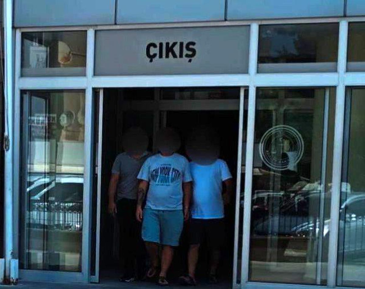 Kuşadası\'nda Fuhuş Operasyonu: 5 Kadın Gözaltına Alındı, 2 Şahıs Tutuklandı