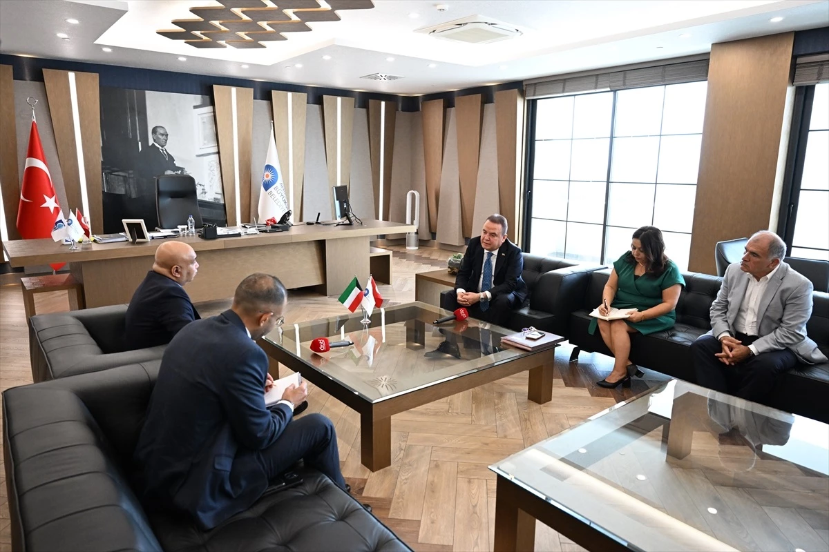Kuveyt İstanbul Başkonsolosu Antalya Büyükşehir Belediye Başkanı Muhittin Böcek\'i ziyaret etti