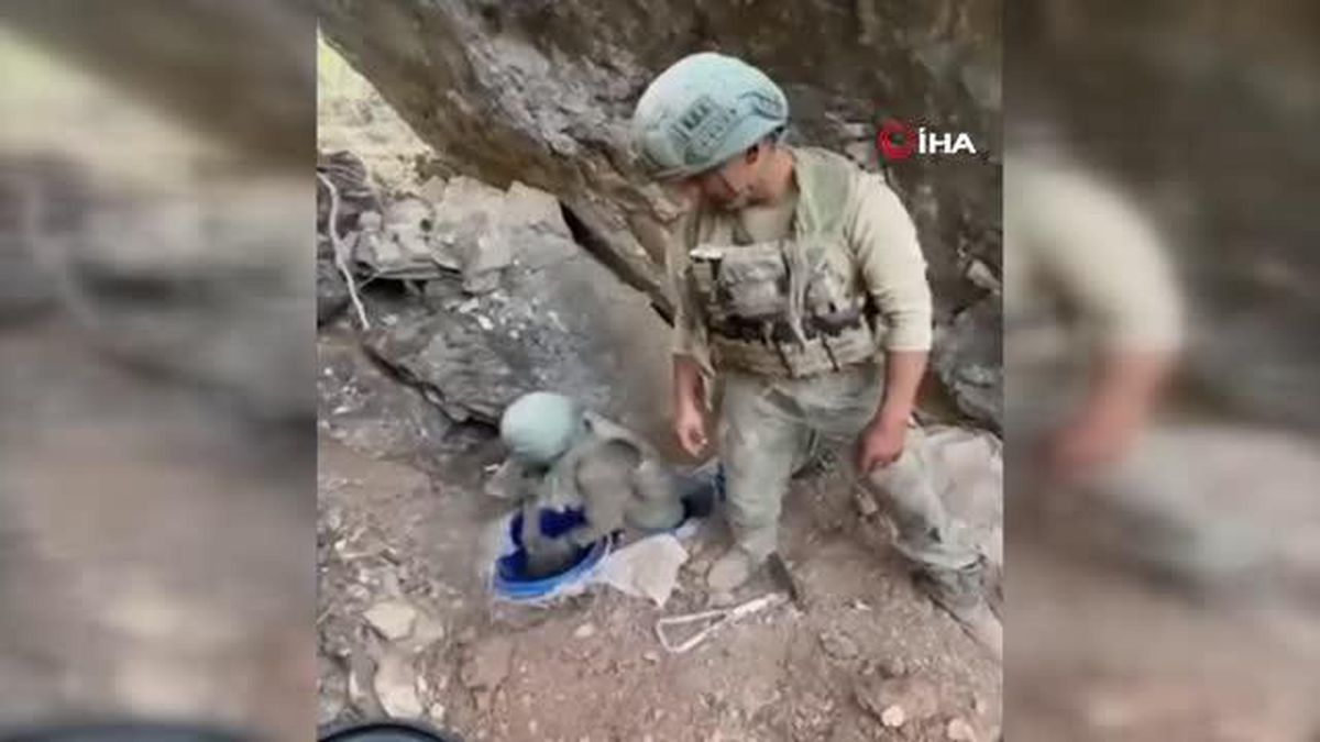 Mehmetçik, Pençe-Kilit Operasyonu\'nda teröristlere ait çok sayıda mühimmat ele geçirdi
