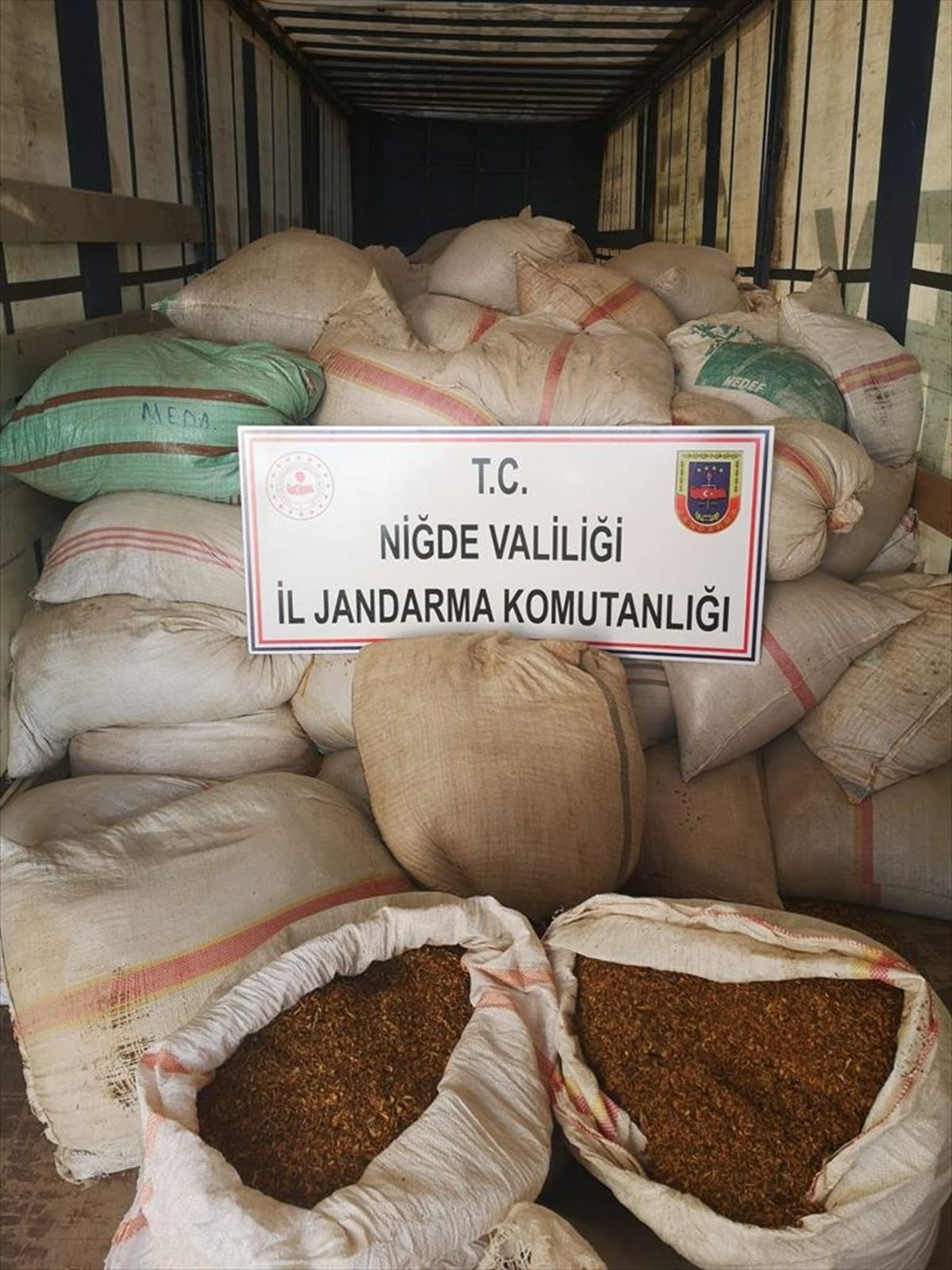 Niğde\'de 5 Ton Kaçak Tütün Ele Geçirildi, 2 Zanlı Yakalandı