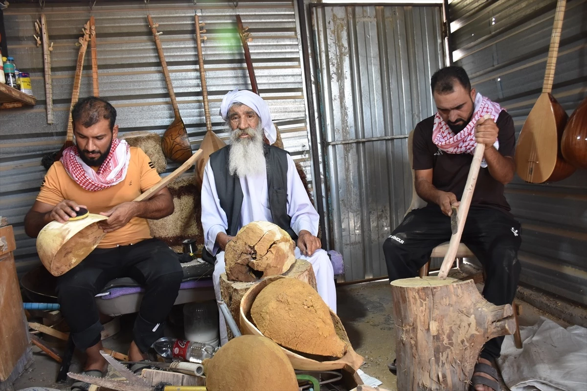 Yezidi Sığınmacı, Kamp Koşullarında Müzik Aletleri Üretiyor