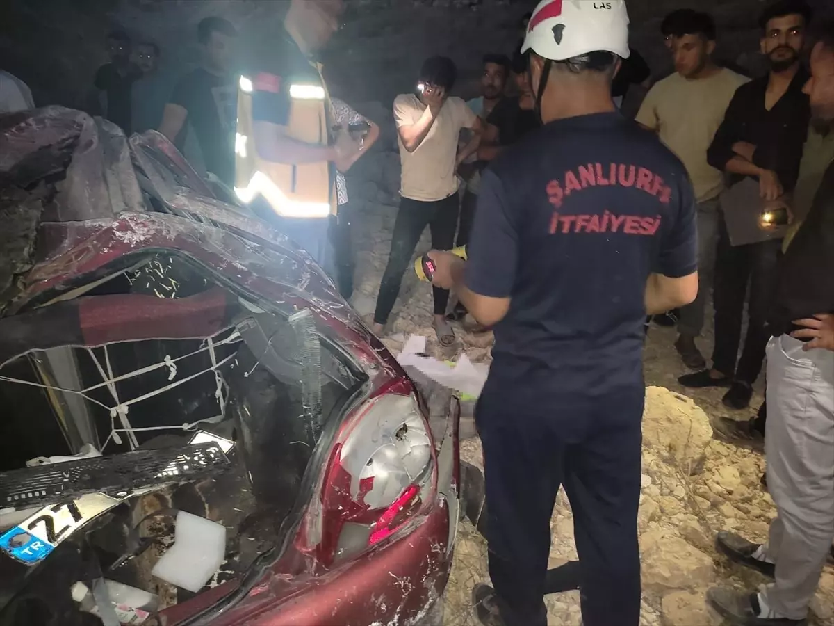 Şanlıurfa'da şarampole devrilen otomobilin sürücüsü öldü