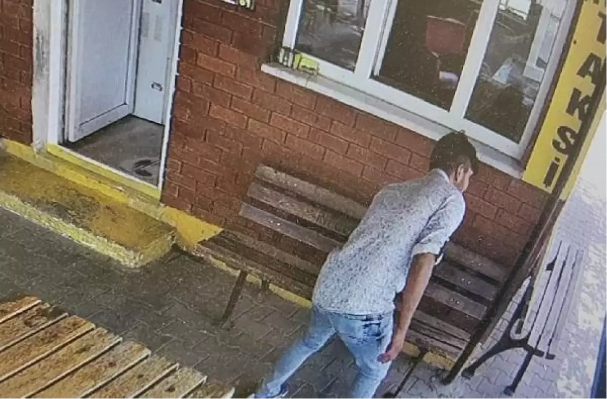 İnegöl\'de Taksi Durağında Hırsızlık Anı