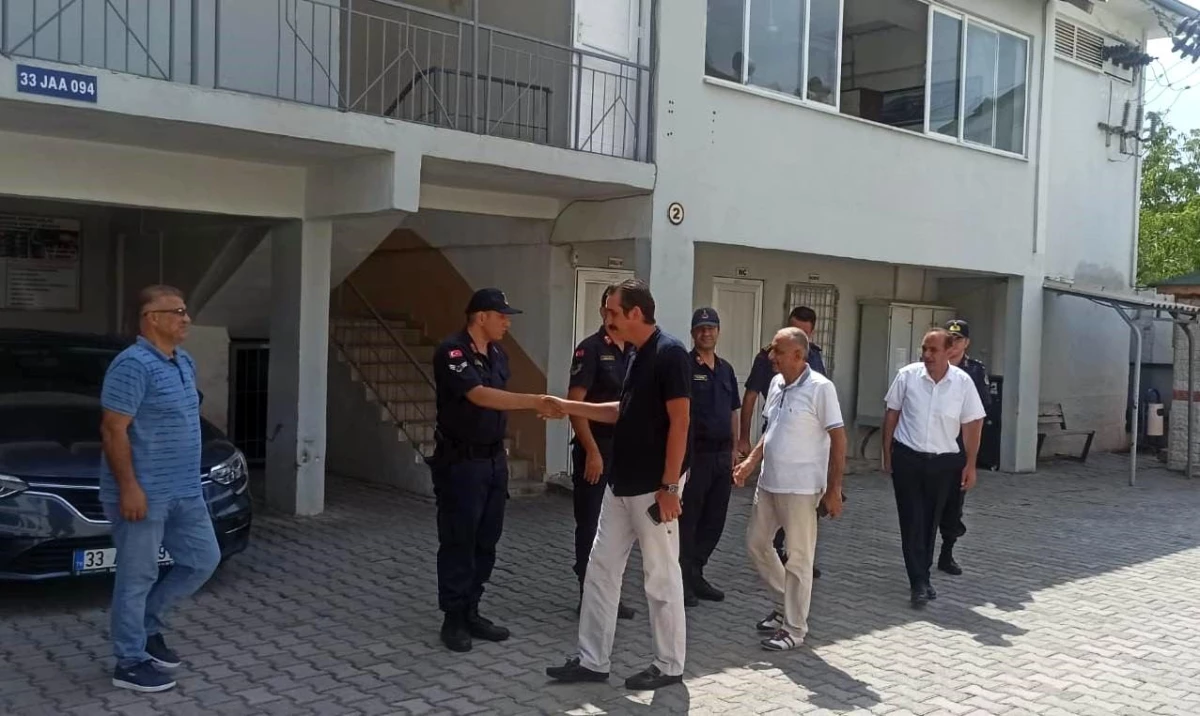 Bozyazı Kaymakamı Tuncay Topsakaloğlu, İlçe Jandarma Komutanlığı\'na yeni atanan Üsteğmen Yunus Güven\'i ziyaret etti