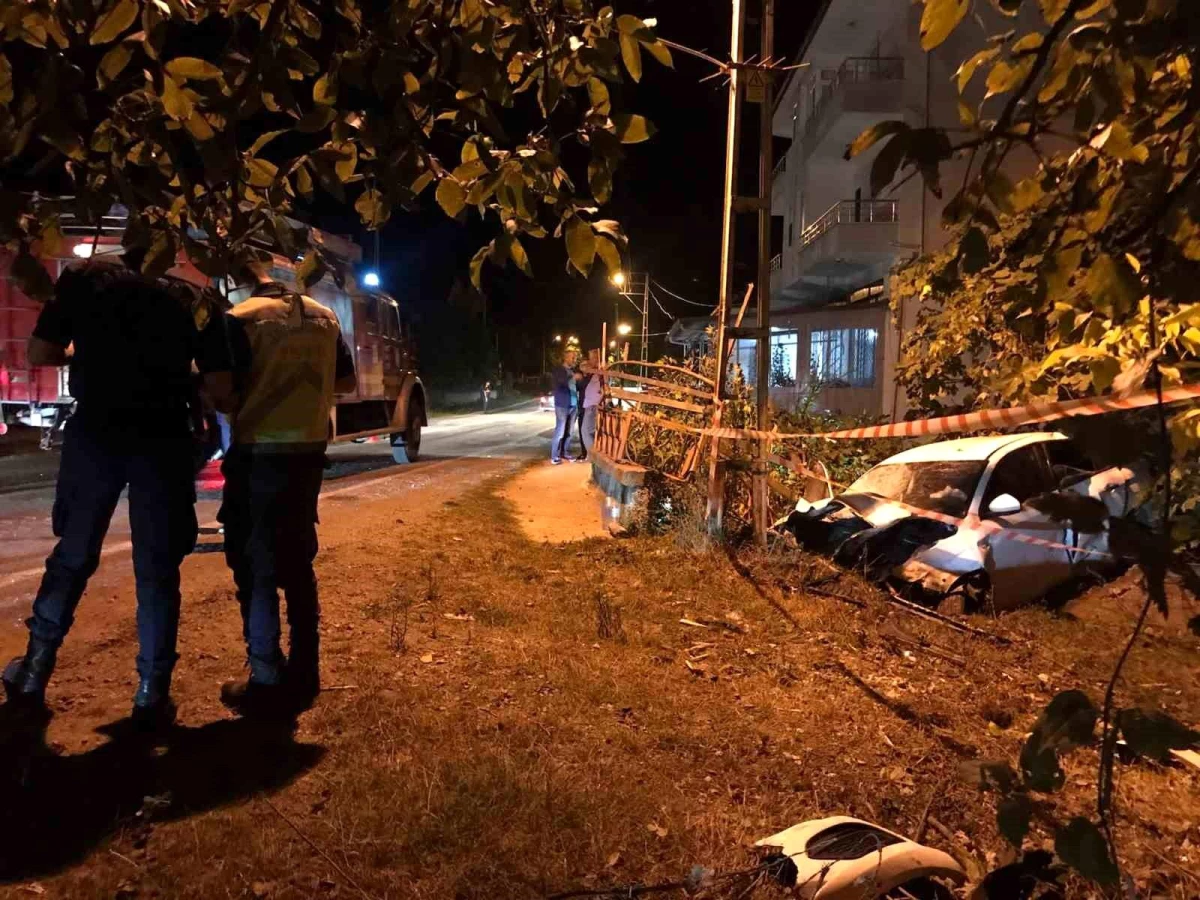 Sinop\'ta otomobil duvara çarptı, 1 kişi yaralandı