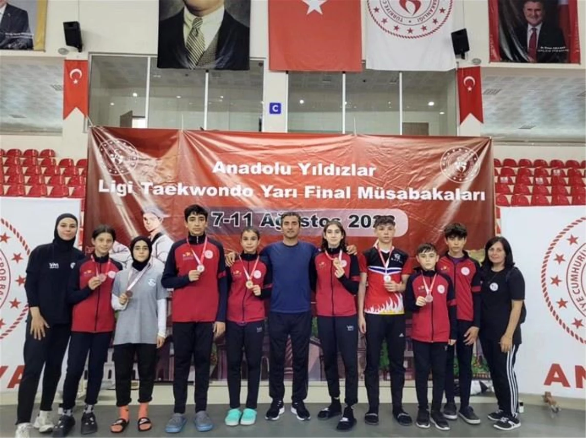 Düzce Taekwondo Kız Takımı Anadolu Yıldızlar Ligi\'nde Finallere Katılma Hakkı Kazandı