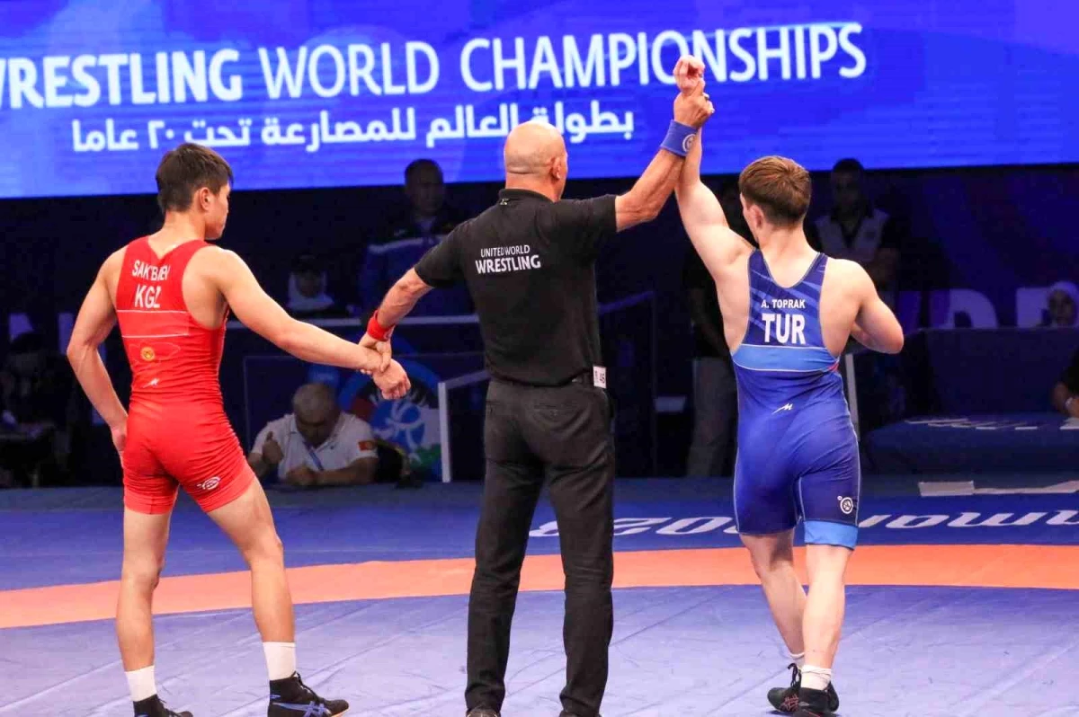 Milli güreşçiler Abdullah Toprak ve İbrahim Metehan Yaprak Ürdün\'de bronz madalya kazandı