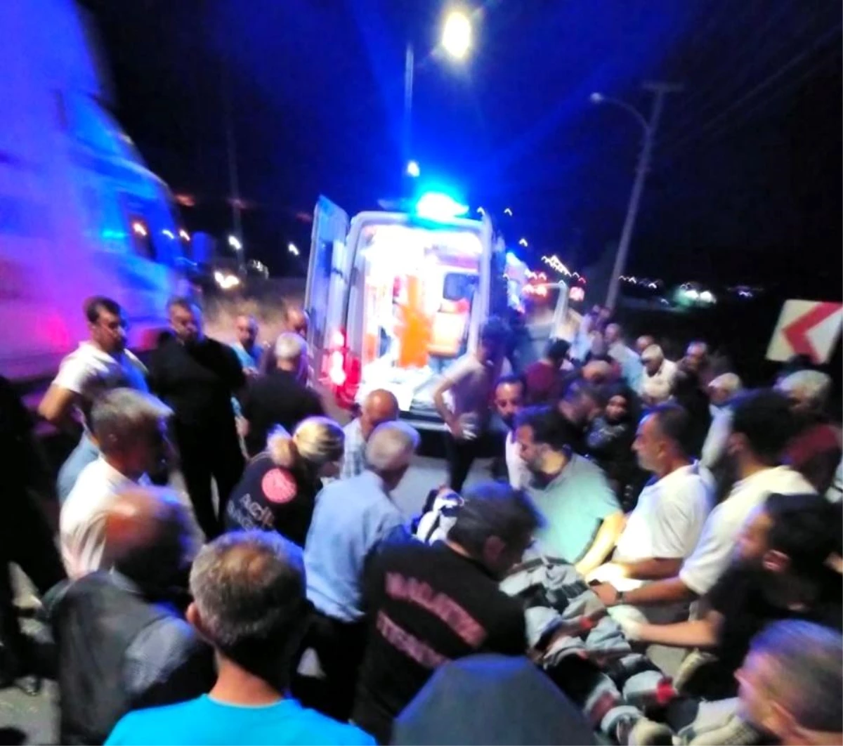 Malatya\'da Yolcu Otobüsü ile Hafif Ticari Araç Çarpıştı: 1\'i Ağır 5 Yaralı