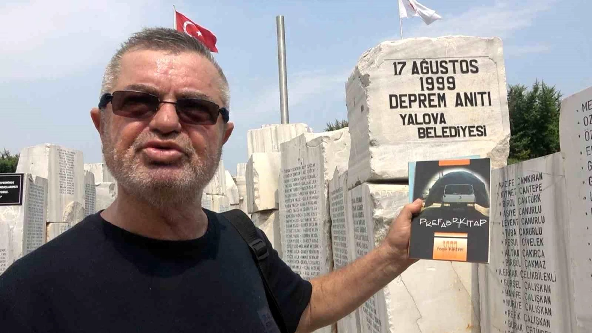 Marmara Depremi\'ni yaşayan gazeteci 24 yıl önce kentte yaşanan acıları 17 Ağustos Deprem Anıtı\'nda anlatıp, unutulmasın dedi
