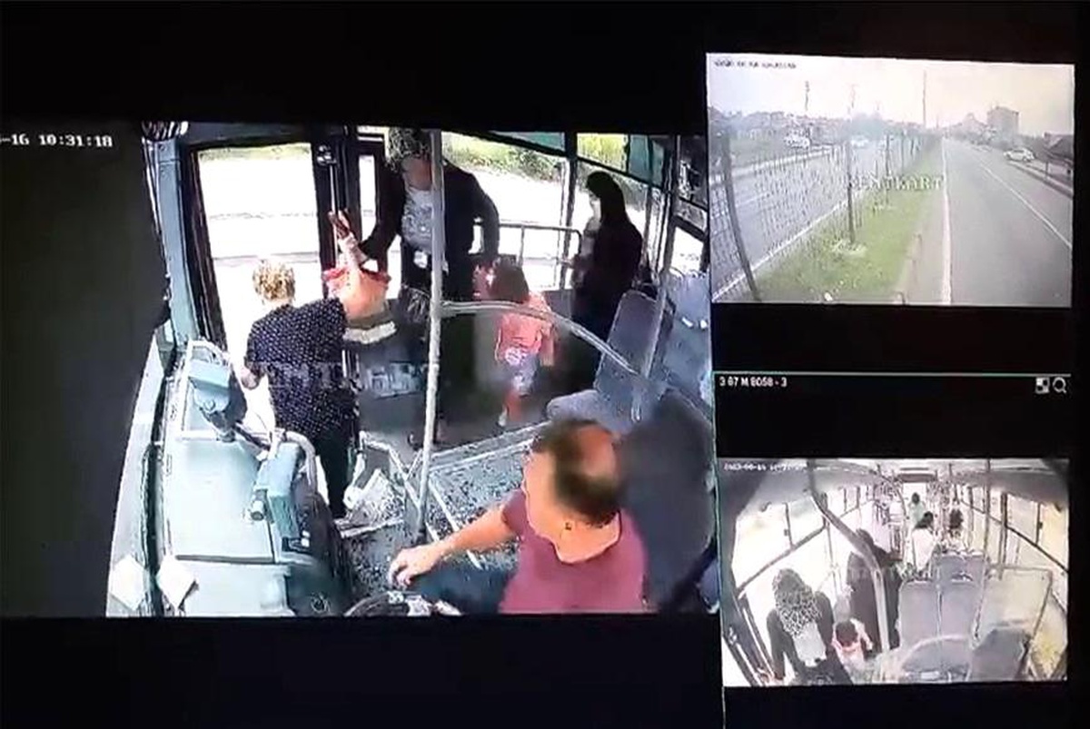 Zonguldak\'ta iş makinesi ile halk otobüsü çarpışması: 7 yaralı