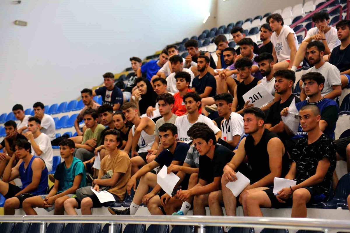 ADÜ Rektörü, Spor Bilimleri Fakültesi özel yetenek sınavlarına başarı diledi