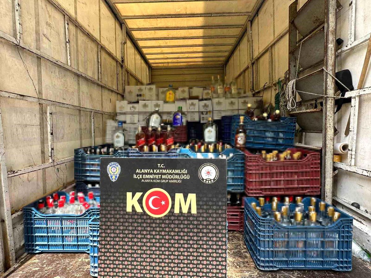 Antalya\'da Sahte Alkol Operasyonunda 2 Bin 550 Litre Sahte Alkol Ele Geçirildi