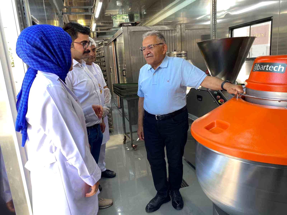 Kayseri Büyükşehir Belediyesi Mobil Ekmek Fırını\'nı Hizmete Açtı