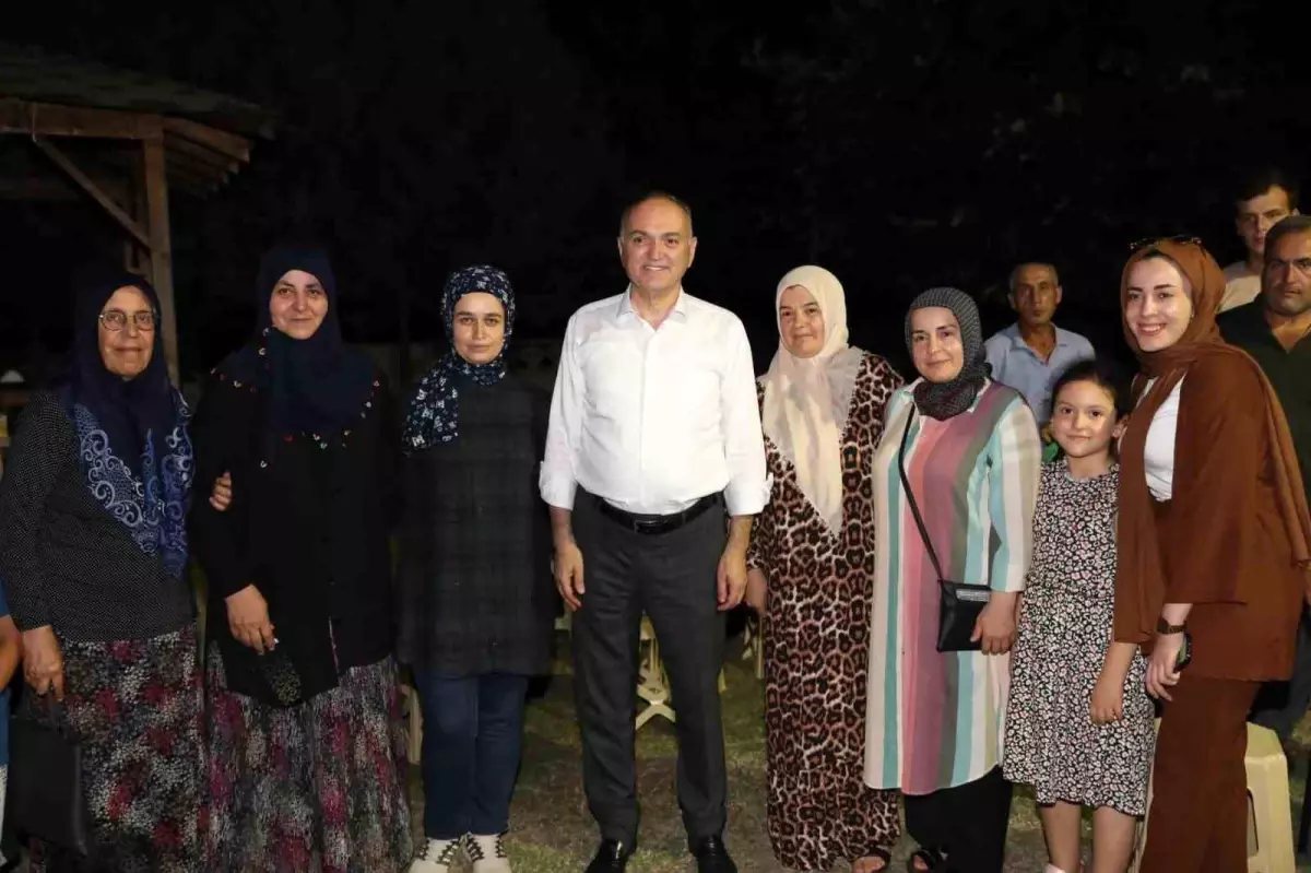 Düzce Belediye Başkanı Dr. Faruk Özlü, Mamure Mahallesi\'nde vatandaşlarla bir araya geldi