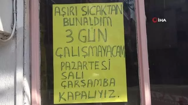 Sıcaktan bunalan esnaf denize gitti! Dükkanının camına astığı yazıyı görenler şaşkına döndü