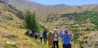 Batman'ın Sason ilçesinde doğaseverler Dabanak Yaylası'na doğa yürüyüşü gerçekleştirdi
