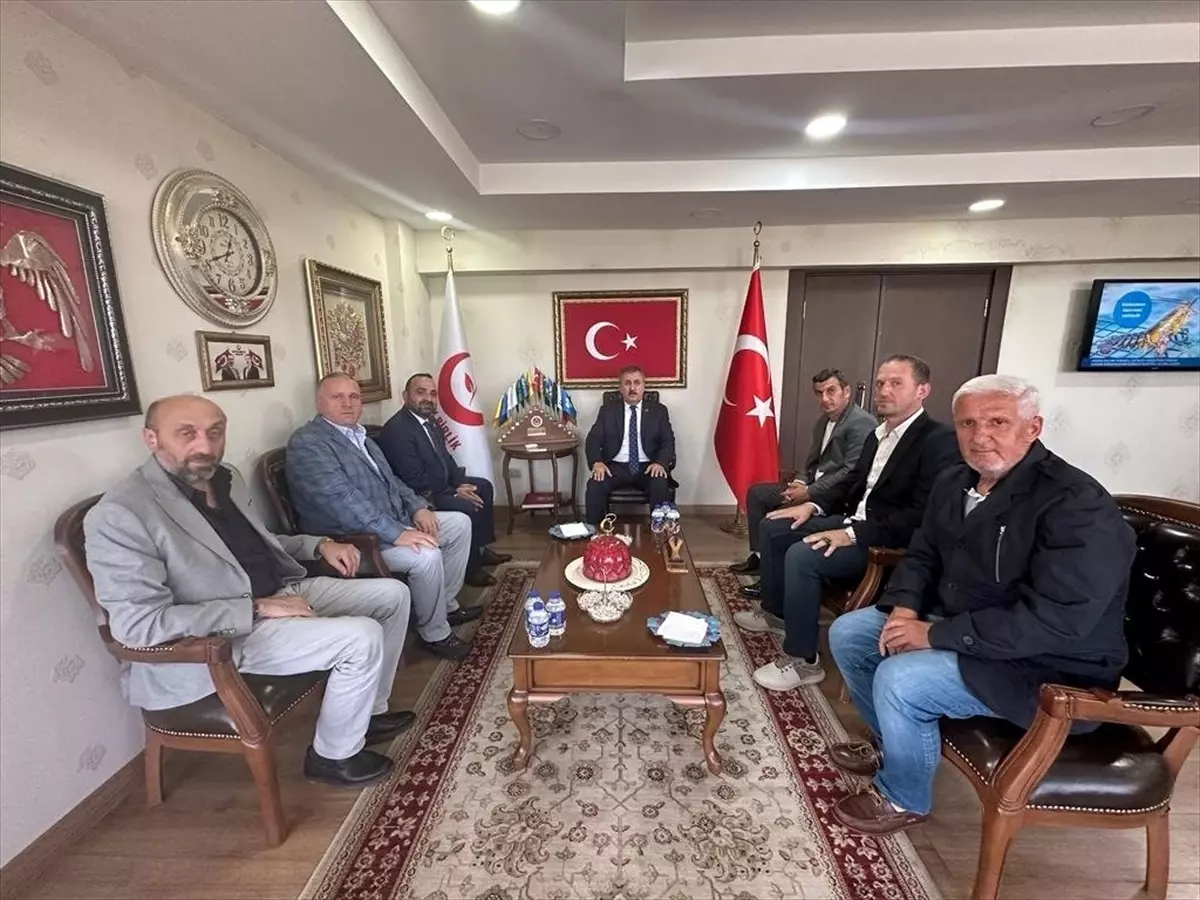 BBP Genel Başkanı Mustafa Destici, Sakarya Vakfıkebirliler Derneği\'ni kabul etti